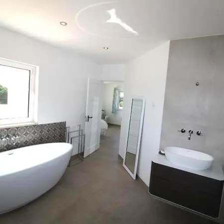 Sleeps 8 Pool Air Con T647635 Vale do Lobo