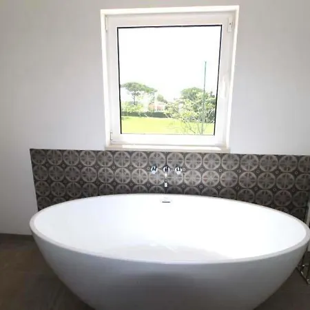 Sleeps 8 Pool Air Con T647635 Villa