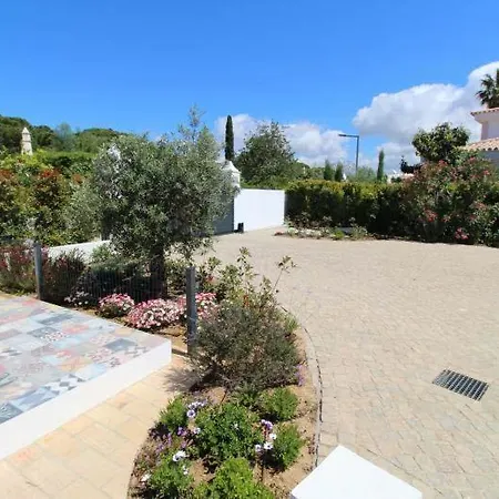 Villa Sleeps 8 Pool Air Con T647635