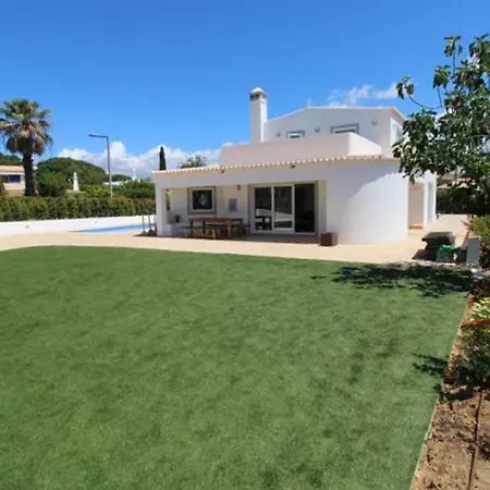 Вилла Sleeps 8 Pool Air Con T647635